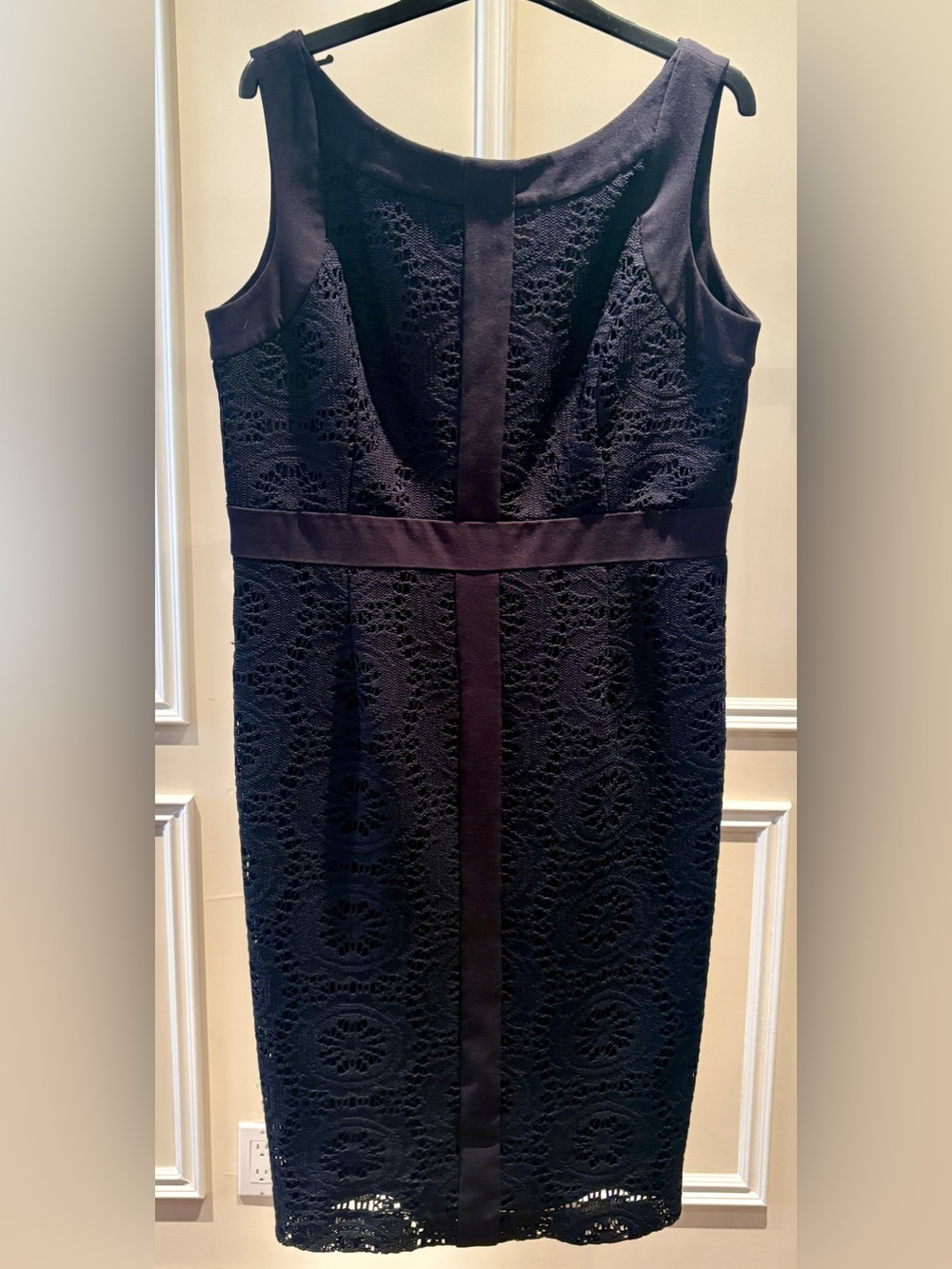 Sleeveless Black Lace Sheath Dress with Waist Detail